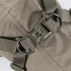 Hundeferien|Efterårsklar^Ollipet Aqua Explorer Regnjakke med sele 2.0 Mokka